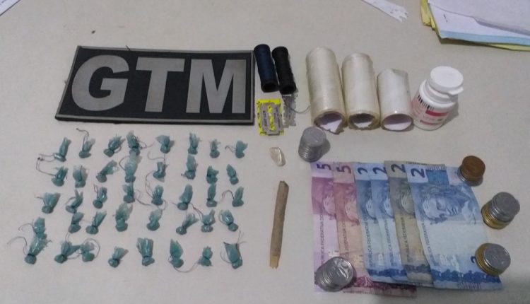 POLICIAIS MILITARES DO 1º BPM PRENDEM SETE HOMENS ACUSADOS DE TRÁFICO DE ENTORPECENTES NA VILA EMBRATEL