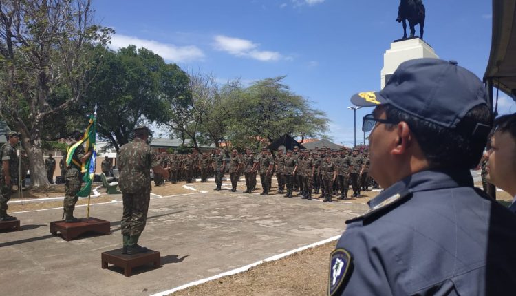 Comandante Geral da PM participa de solenidade alusiva ao Dia da Bandeira no 24º BIS