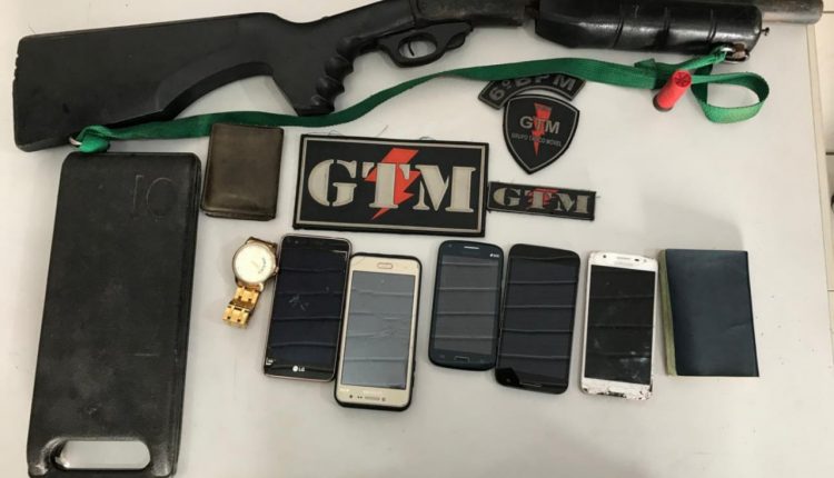Polícia Militar prende suspeito por porte ilegal de arma de fogo e cinco suspeitos de roubo na capital