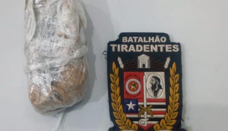 Polícia militar apreende suspeito por tráfico de drogas