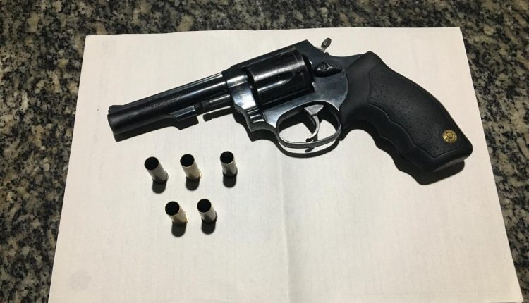 Polícia Militar prende suspeitos de homicídio com arma de fogo