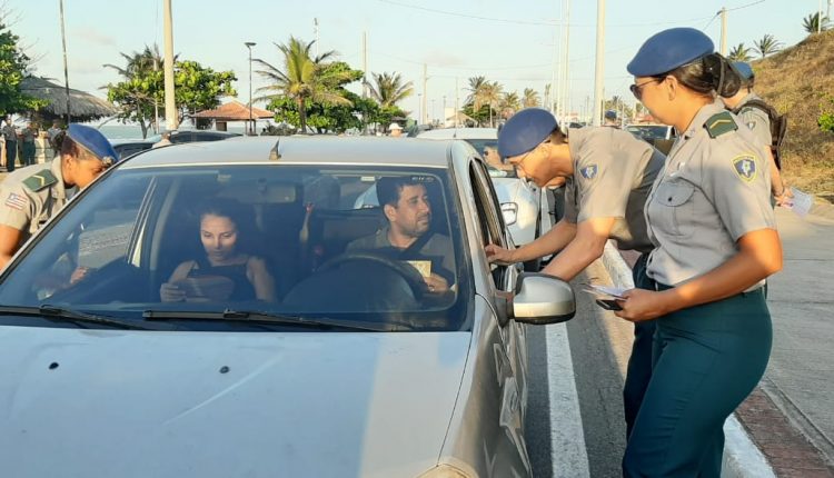 Patrulha Maria da Penha da PMMA realiza blitz educativa em alusão ao dia do Laço Branco