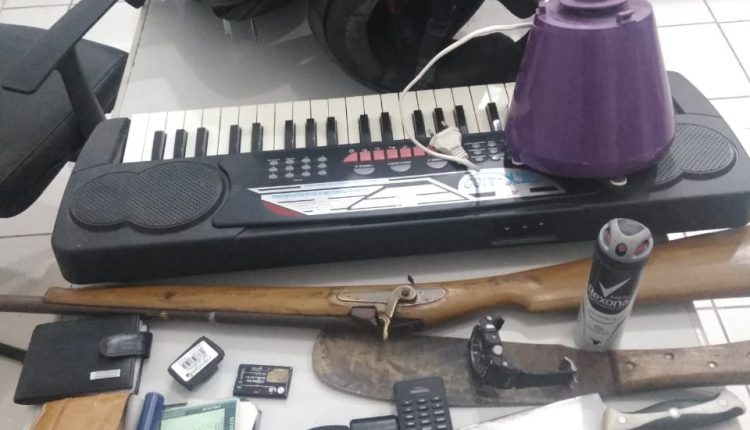 PM recupera produtos roubados e apreende arma de fogo na capital