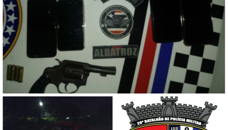 Policiais militares prendem suspeitos por porte Ilegal de arma de fogo e recuperam veículo roubado