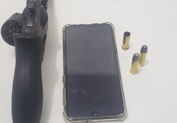 Polícia Militar apreende arma de fogo na Vila Embratel