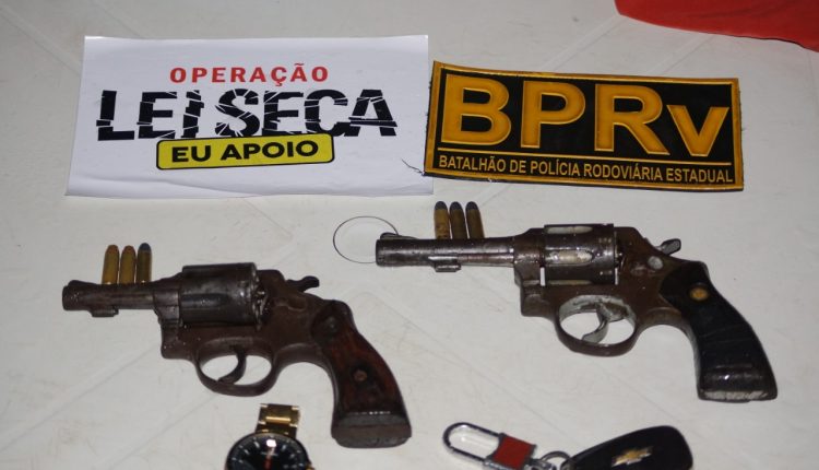 Polícia Militar apreende arma de fogo durante operação Lei seca