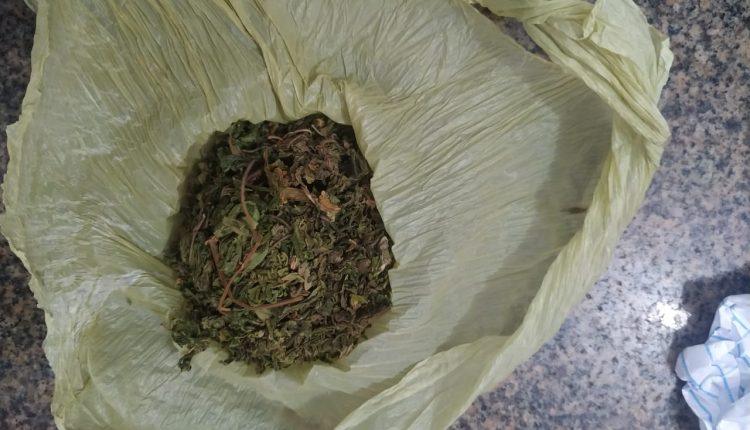 Polícia Militar prende suspeito por porte ilegal de drogas