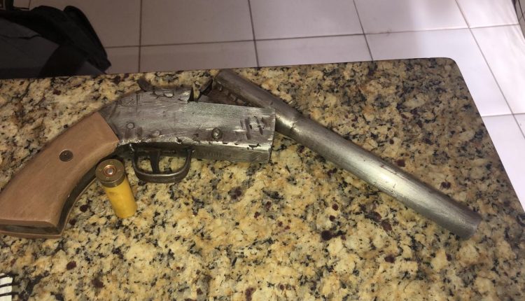 POLICIAIS MILITARES PRENDEM SUSPEITO POR PORTE ILEGAL DE ARMA DE FOGO