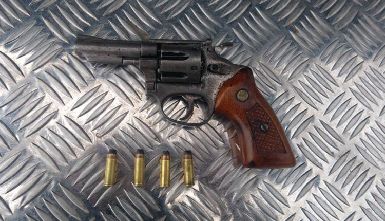 Policia Militar apreende arma e suspeitos de assaltos no Ipase de Cima