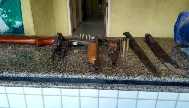 Polícia Militar prende bando com arma de fogo suspeito de cometer crimes na cidade de Carutapera