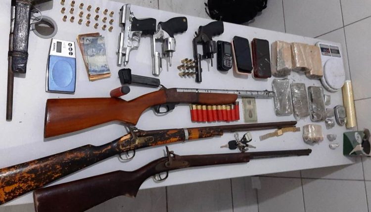 Polícia Militar prende quadrilha e apreende armas, munições e drogas em Humberto de Campos-MA