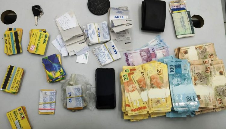 Policia Militar prende suspeitos com mais de 100 cartões de benefícios da Caixa Econômica Federal