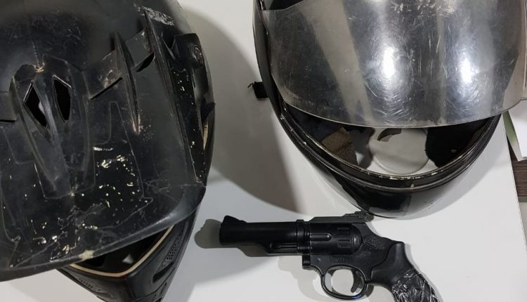 Operação policial recupera moto roubada e apreende arma de fogo