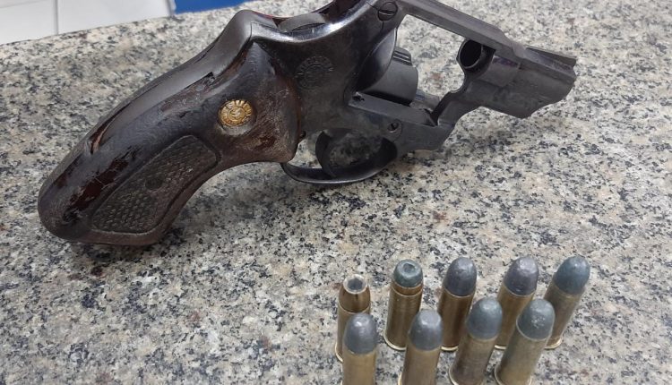 Suspeito é preso ao ser flagrado com arma de fogo em Barreirinhas-MA