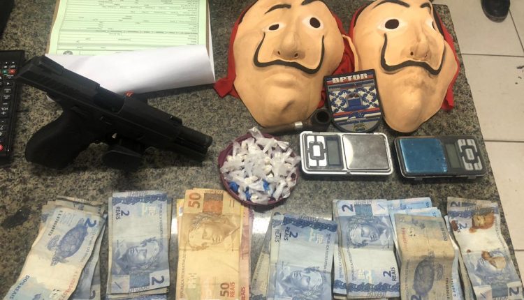 BPTUR apreende arma de fogo e drogas em Barreirinhas MA