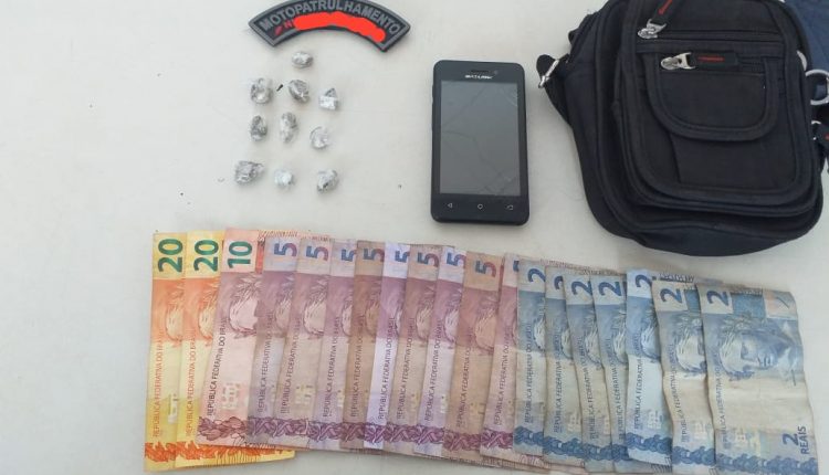 POLÍCIA MILITAR PRENDE SUSPEITO DE TRÁFICO DE DROGAS NO BAIRRO DA VILA EMBRATEL