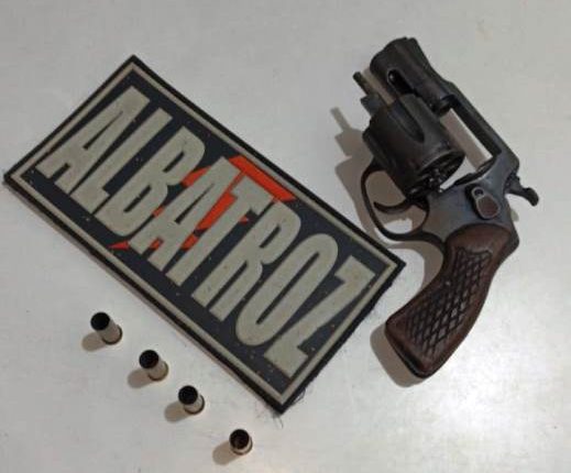Polícia Militar prende assaltante com arma de fogo no bairro Cohatrac