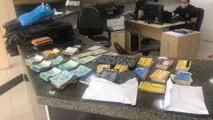 Policiais do BPTur prendem suspeitos de saque indevido do auxílio emergencial do Governo Federal