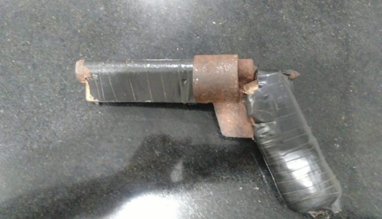 POLICIAL MILITAR DE FOLGA FRUSTA ASSALTO, RECUPERA MOTO DE VÍTIMA E APREENDE SIMULACRO