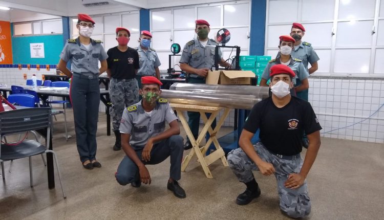 O Colégio Militar Tiradentes V realiza confecção de protetores faciais