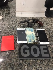 Polícia Militar prende assaltantes e apreende arma de fogo em Viana