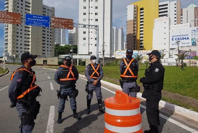Operação Lockdown – PMMA monta ponto de controle de circulação de pessoas e veículos na Avenida Litorânea