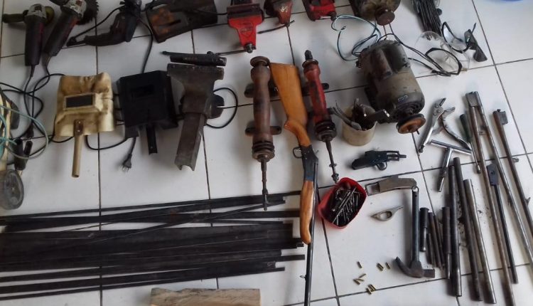 PM fecha fábrica clandestina de armas e munições em São Pedro da Água Branca