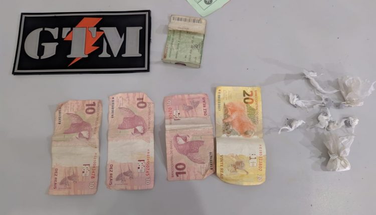 Policiais do 21⁰ BPM prendem homem acusado de tráfico de entorpecentes no Maracanã