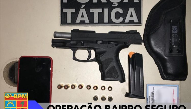 Policiais militares apreendem arma de fogo durante operação bairro seguro em Caxias