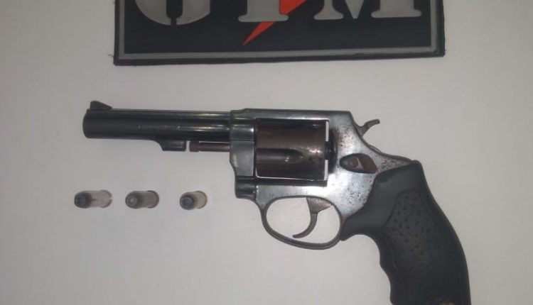 PMMA prende suspeito de tráfico de drogas e apreende arma de fogo