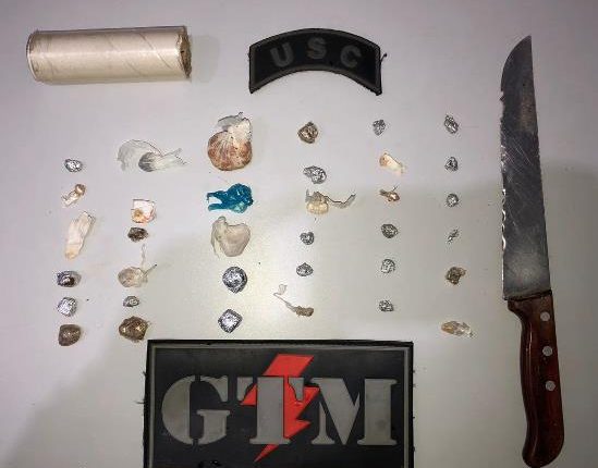 Polícia Militar prende homem com drogas no Bairro da Divinéia