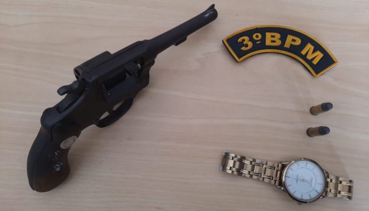 Policiais Militares do 3º BPM prendem dupla de assaltantes e apreendem arma de fogo