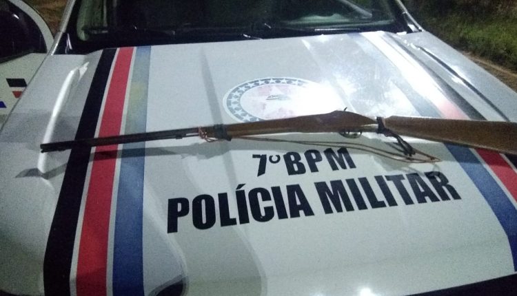 Polícia Militar apreende espingarda de fabricação caseira na área do 7º BPM, em Santa Luzia