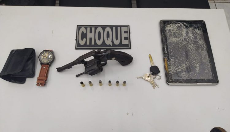 Policiais do BPChoque apreendem arma de fogo no Barramar