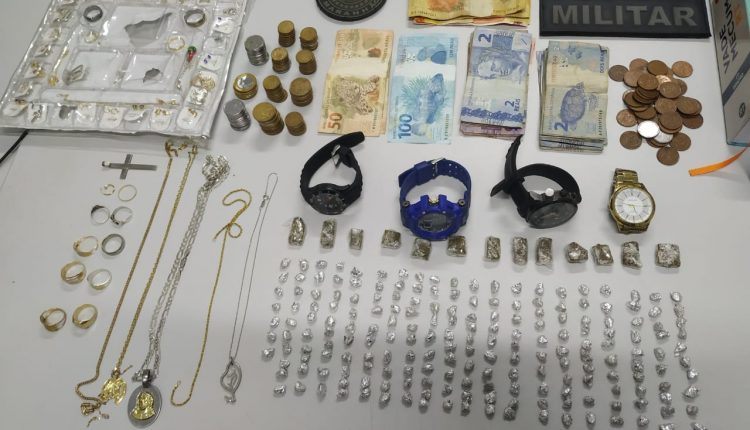 Em ações distintas PMMA prende um suspeito por trafico de drogas e recupera moto roubada