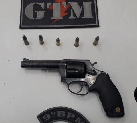 POLÍCIA MILITAR APREENDE ARMA DE FOGO NA VILA PASSOS