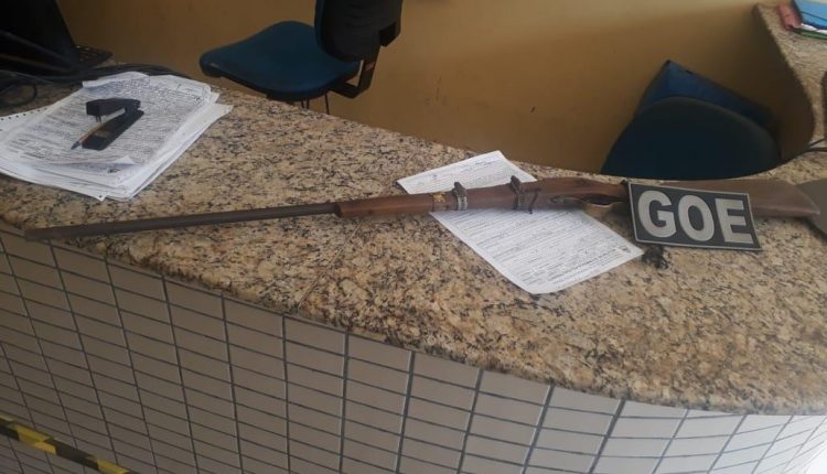 POLÍCIA MILITAR APREENDE ARMA DE FOGO DURANTE OPERAÇÃO BAIRRO SEGURO NA ZONA RURAL DE CAXIAS-MA.