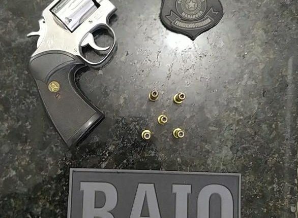 POLÍCIA MILITAR PRENDE DUPLA POR PORTE ILEGAL DE ARMA DE FOGO NO BARRETO