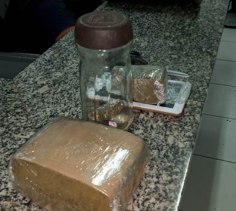 POLICIAIS MILITARES DO 15º BPM PRENDE HOMEM COM  DROGAS  EM BACABAL
