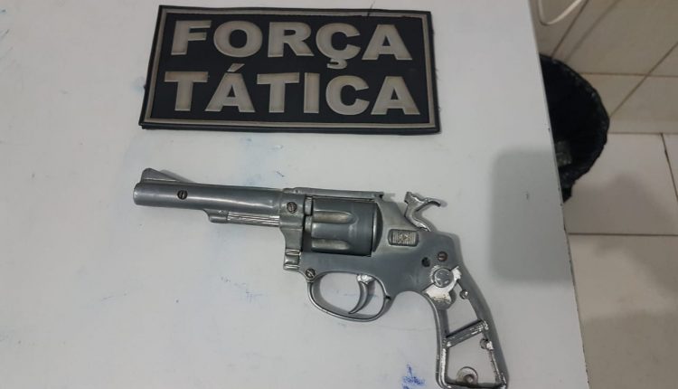 Policiais Militares do 17°BPM apreende menor com simulacro de arma do fogo em bar no bairro Codó Novo