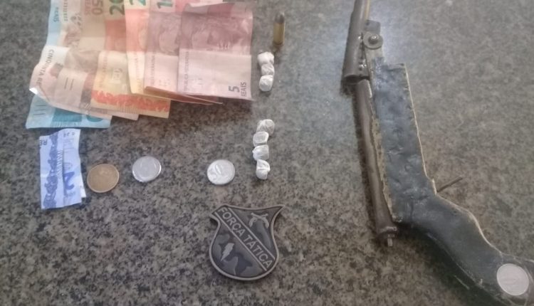 POLICIA MILITAR PRENDE SUSPEITO DE TRAFICO DE DROGAS E APREENDE ARMA DE FOGO EM ITAPECURU-MIRIM