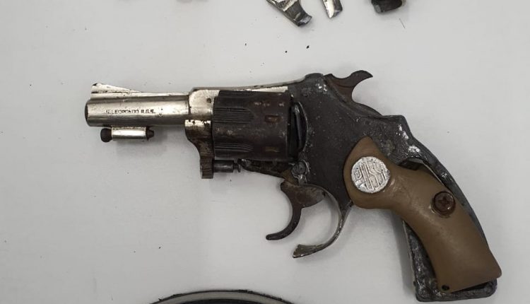 Policiais militares do 9º BPM prendem homem com arma de fogo