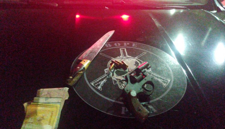  PMs do BOPE recuperam veículo roubado, prendem acusados e apreendem arma de fogo, no Anil