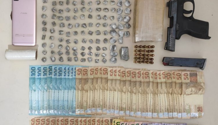 Polícia Militar prende traficante com arma de fogo, drogas e dinheiro na Vila Embratel