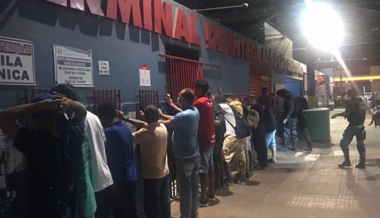 6º BPM realiza operação Catraca no terminal de integração do São Cristóvão