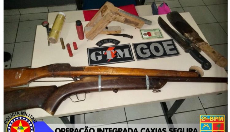 Arma de fogo apreendida durante operação integrada “Caxias Segura”.