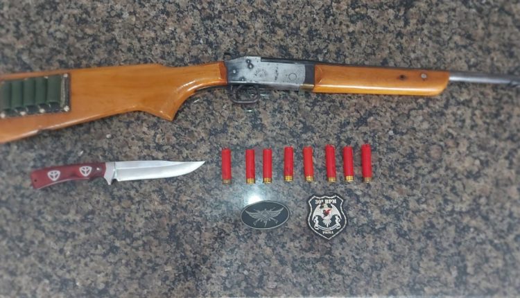 ESQUADRÃO ÁGUIA DO 30° BPM PRENDE HOMEM POR PORTE ILEGAL DE ARMA DE FOGO: