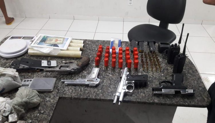 OPERAÇÃO CONJUNTA DAS FORÇAS DE SEGURANÇA PRENDE DOIS HOMENS E APREENDE DROGAS, ARMAS E MUNIÇÕES EM TIMON