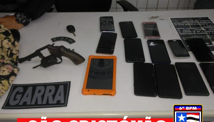 POLICIAIS DO 6° BPM PRENDEM ASSALTANTES COM ARMA DE FOGO E RECUPERAM OBJETOS ROUBADOS NO BAIRRO SÃO CRISTOVÃO