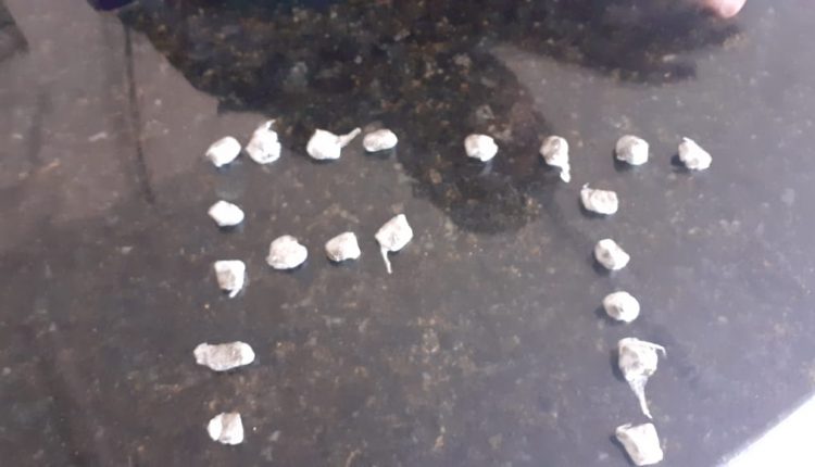 Policiais militares da Força Tática do 36° BPM prendem suspeito por tráfico de drogas no bairro Mutirão em Viana